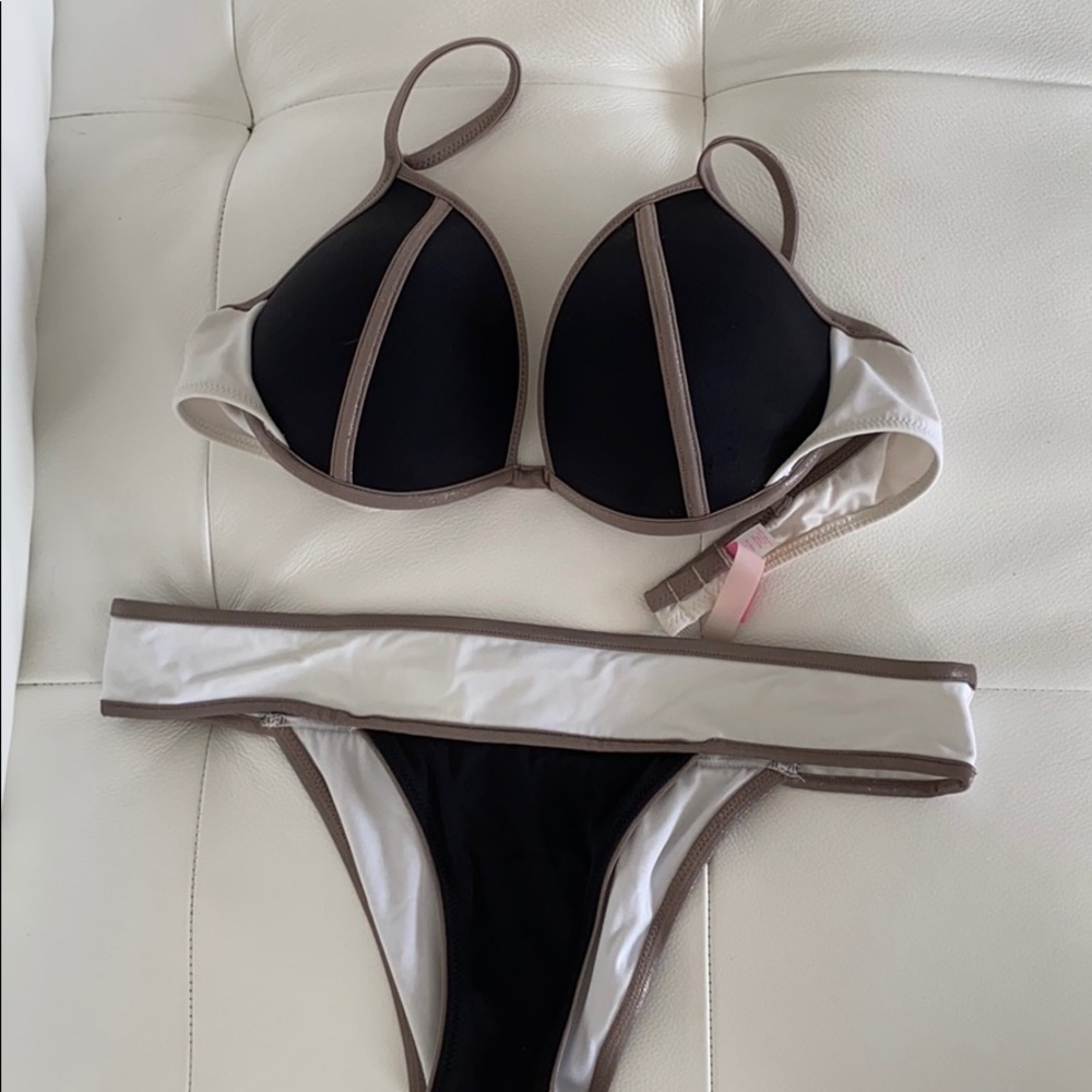 VS GUC sliming Color block 34C and Med Bottom